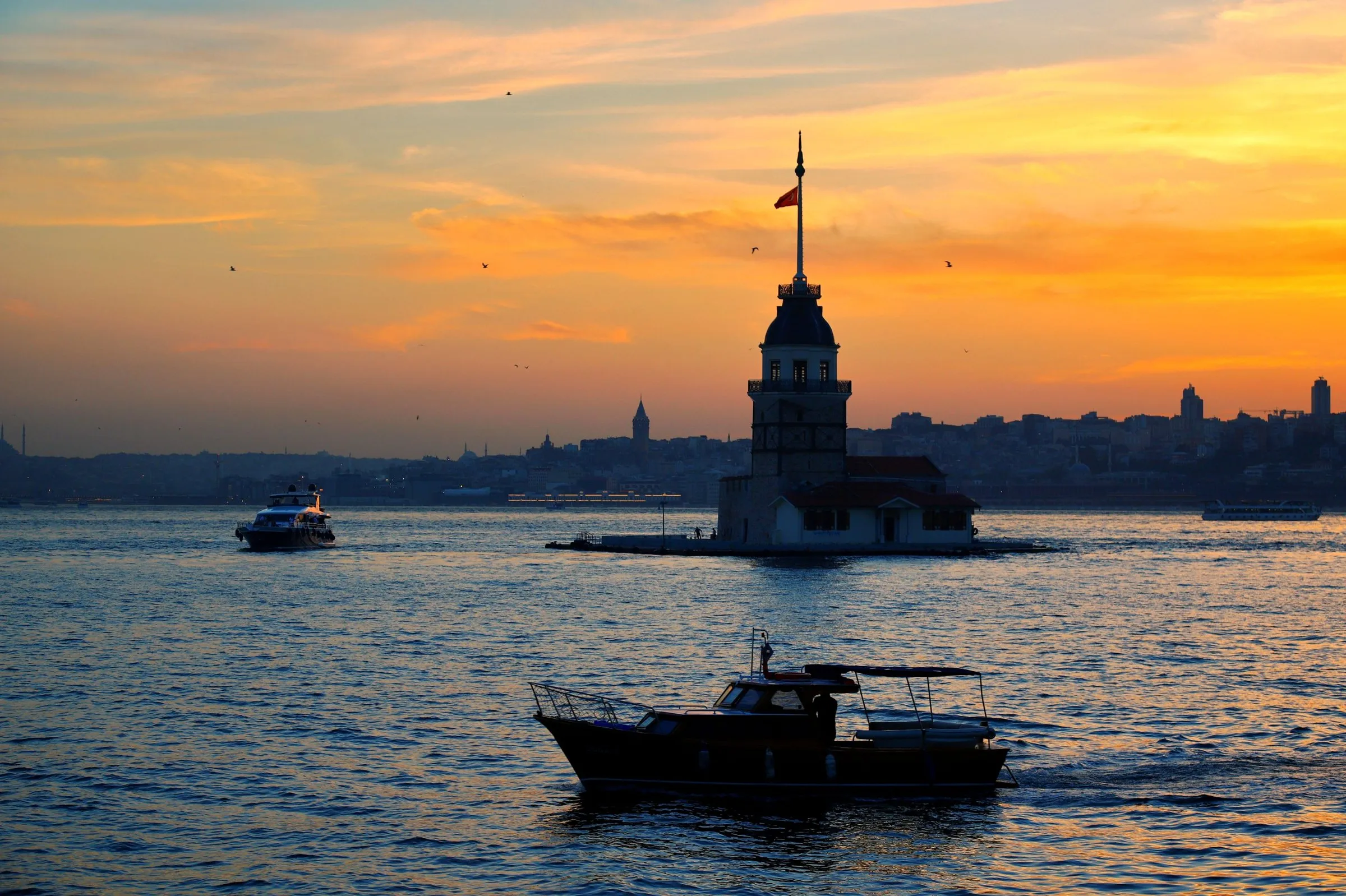 Maiden's Tower at sunset