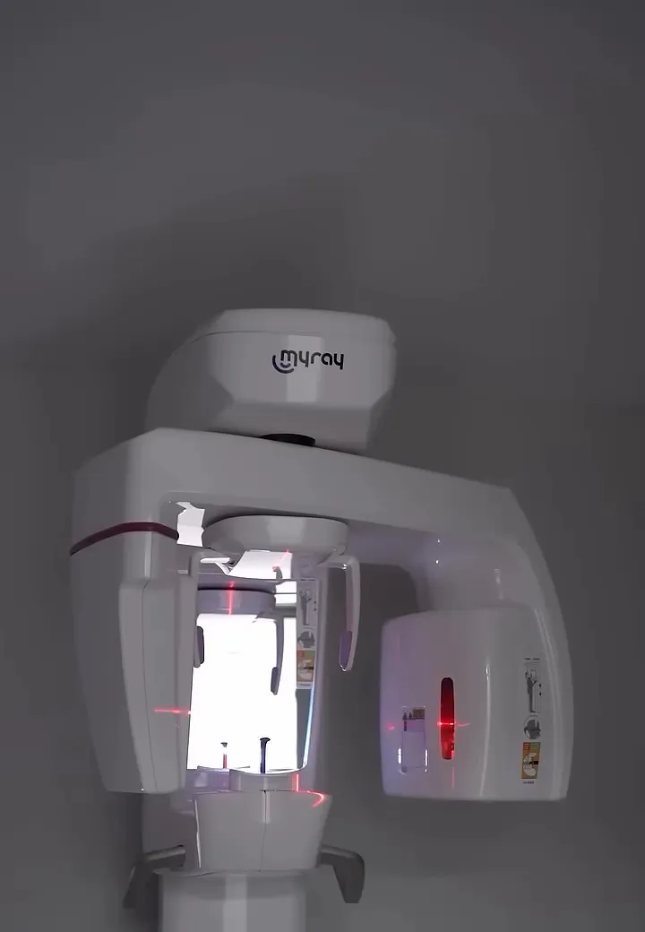 3D dental X-ray unit with its positioning lasers on